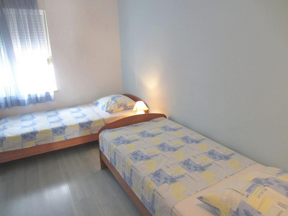 Apartments Zdenka Donji Okrug  Buitenkant foto